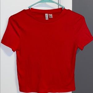 H&M Divided- Red Short Sleeve Crop Top